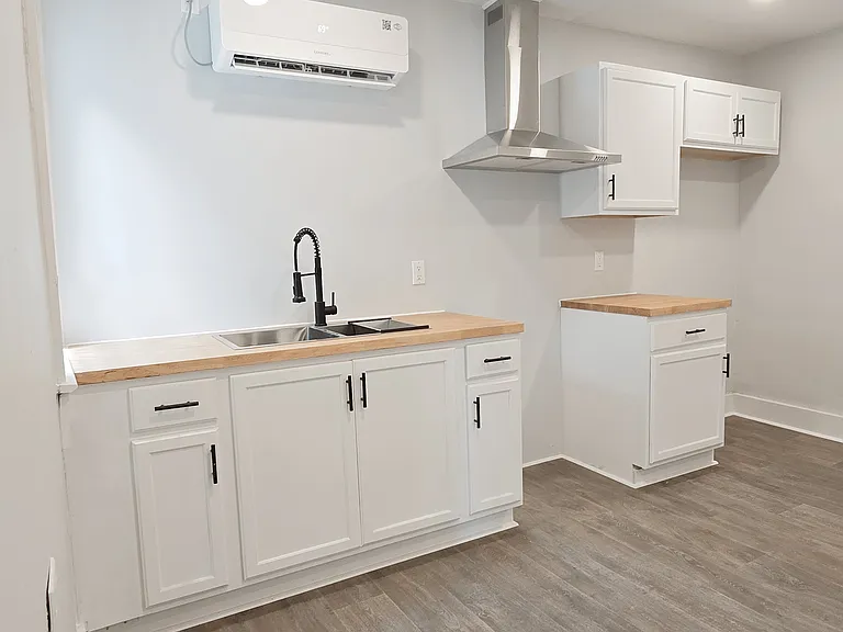 338 S Locust Ave — Photo 10
