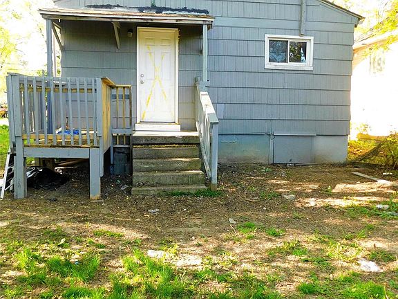 2nd image of 722 Barrie Ave