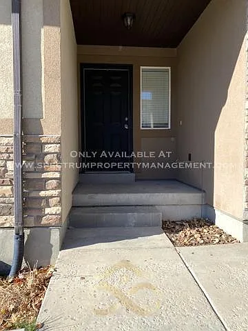 1989 N Churchill Dr — Photo 2