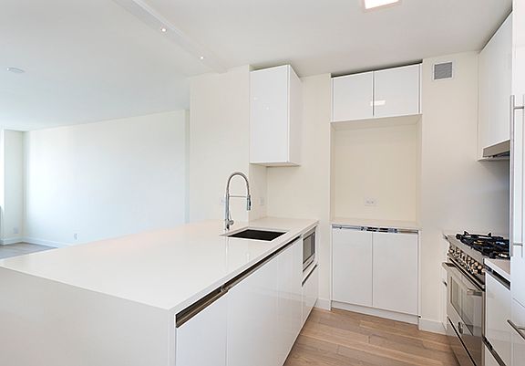 3rd image of 301 W 53rd St APT 17E