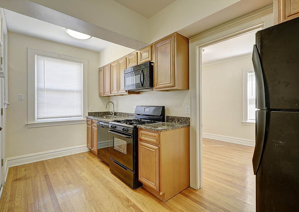 1st image of 4516 W Wellington Ave #2