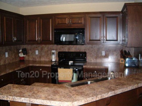 4th image of 18 Hillside Dr