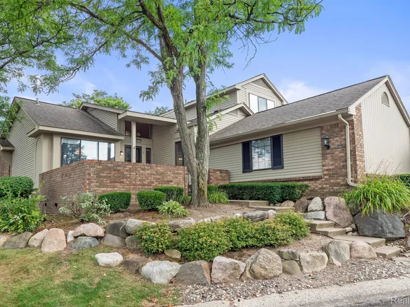 7208 Creeks Bend Dr, West Bloomfield, MI 48322