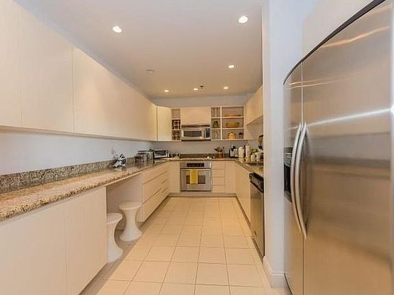 5th image of 201 Crandon Blvd APT 837