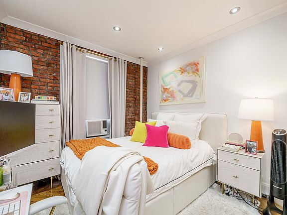 4th image of 162 W 13th St APT 25