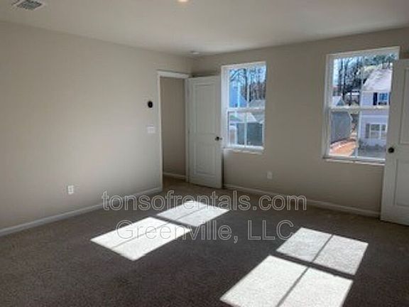 5th image of 863 Throckmorton Ct