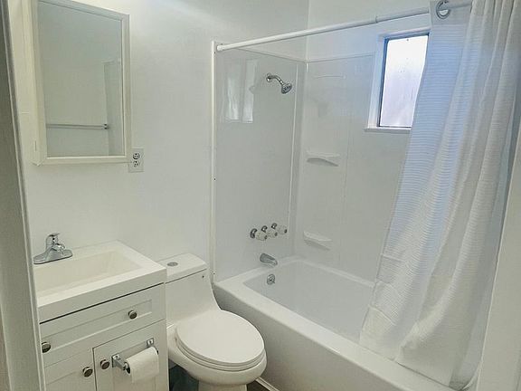 5th image of 437 Myrtle Ave APT D