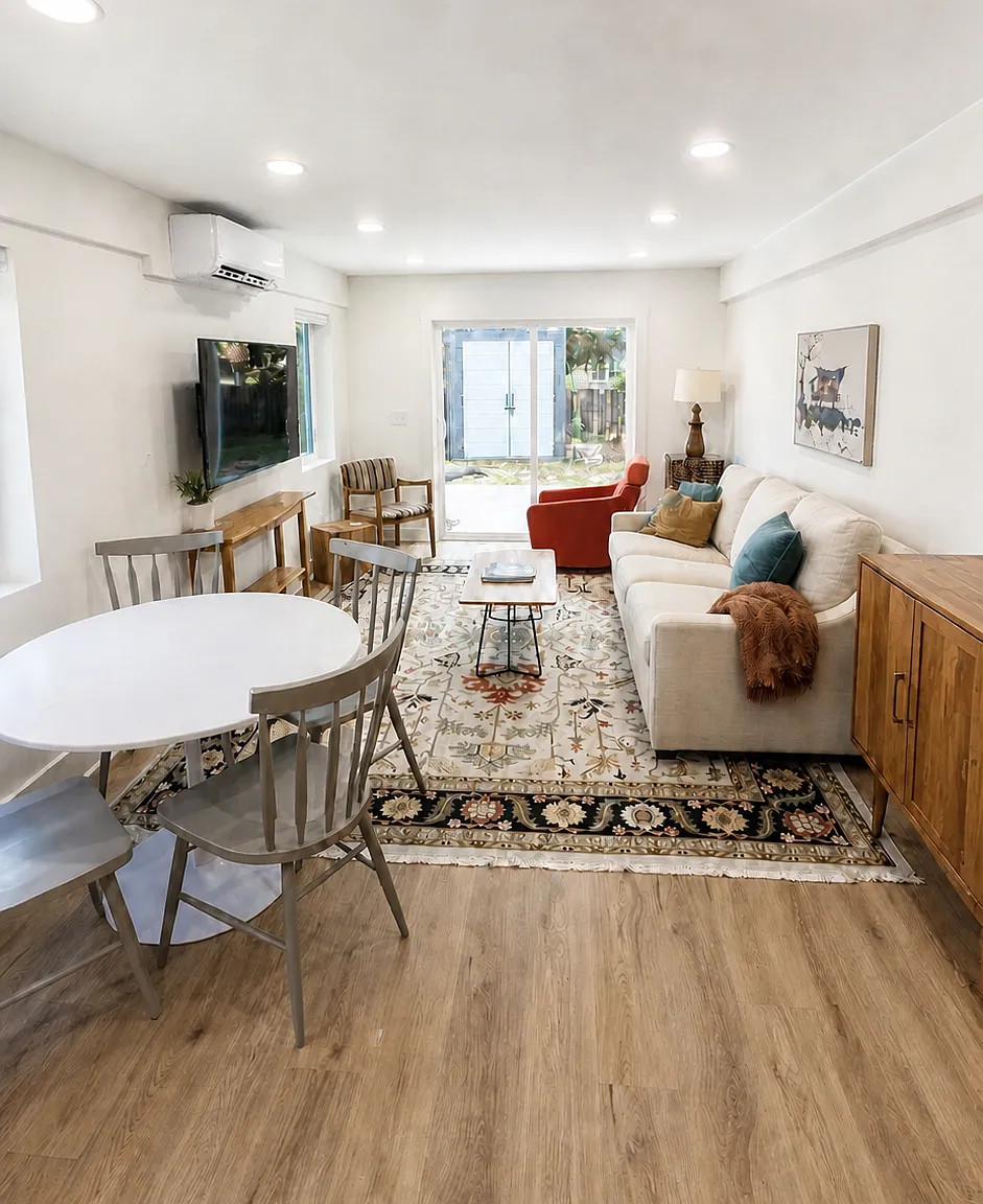 2 bed, 850 sqft, $2,700 — Photo 3