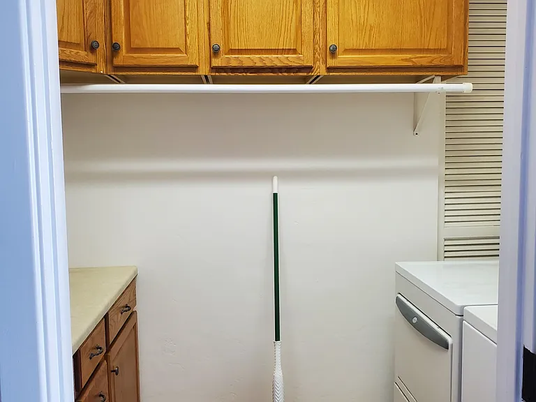 E 26th St E — Photo 9