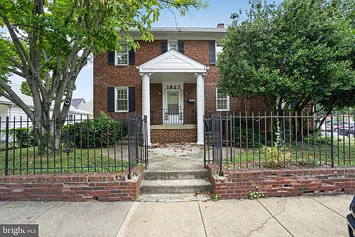 1327 S Queen St Photo 1