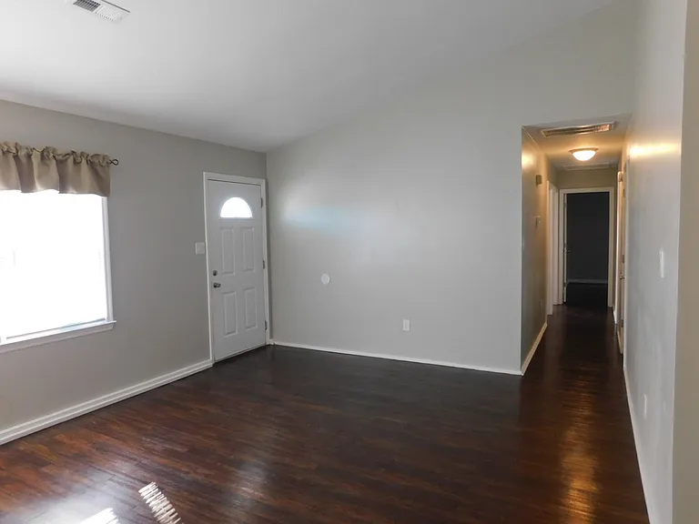 605 Hayden Ct — Photo 4