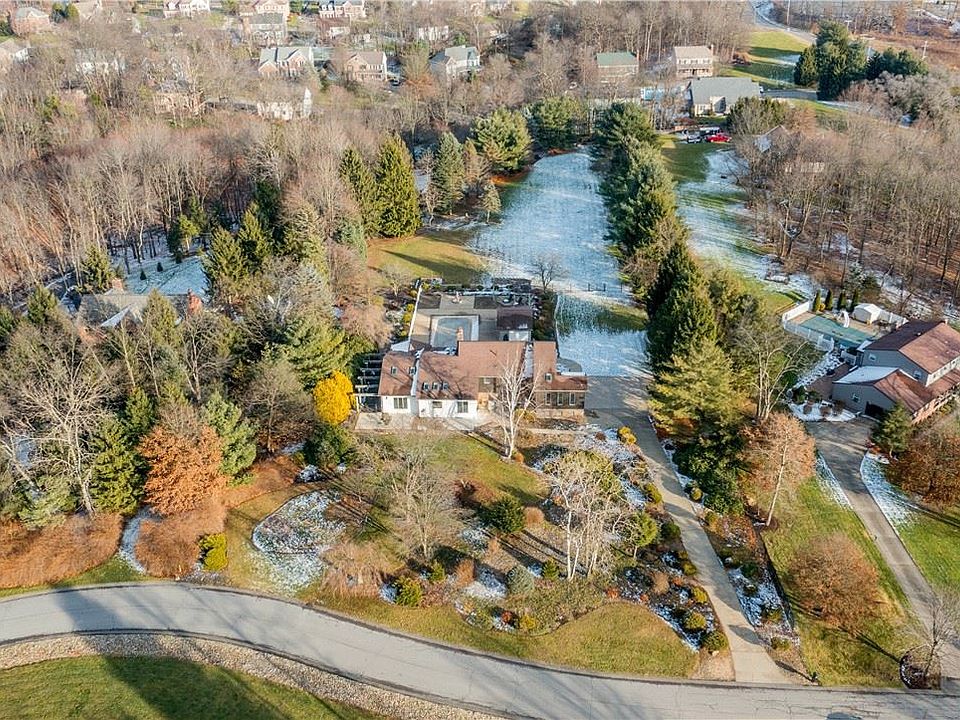 1st image of 4 Pine Brook Dr