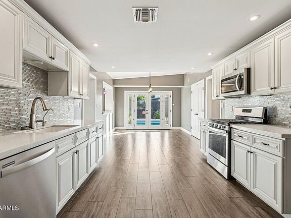 3rd image of 3725 E PARADISE Drive