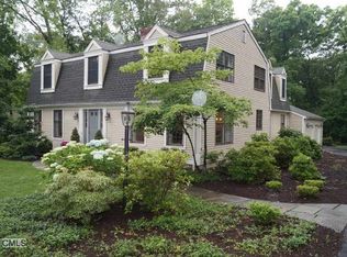 683 Galloping Hill Rd, Fairfield, CT 06824