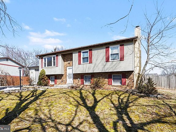 4th image of 48 Colonial Dr