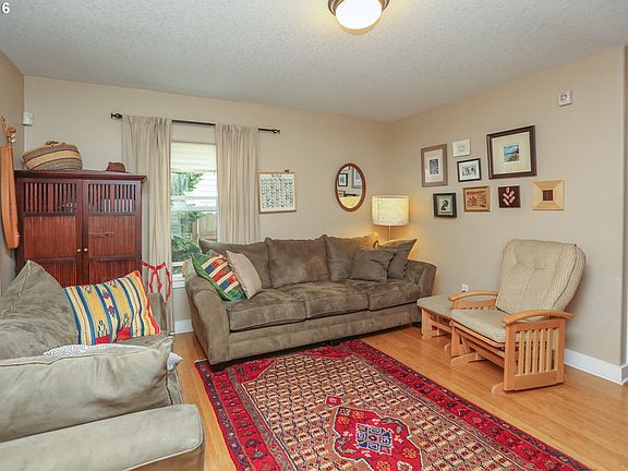 2nd image of 7615 N Drummond Ave