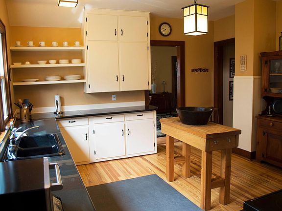 4th image of 218 Welwood Ave