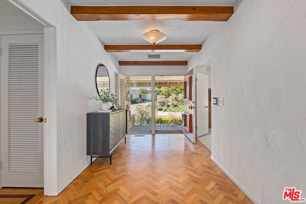 2200 Jeffersonia Way, Los Angeles, CA - View 6