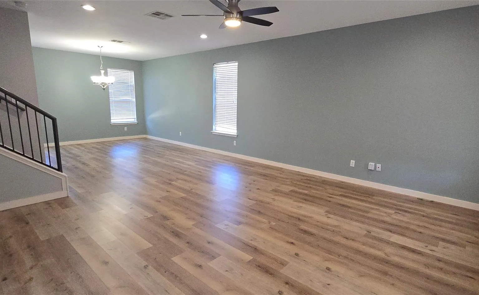 4 bed, 2.5 bath, 2458 sqft, $2,450 — Photo 4