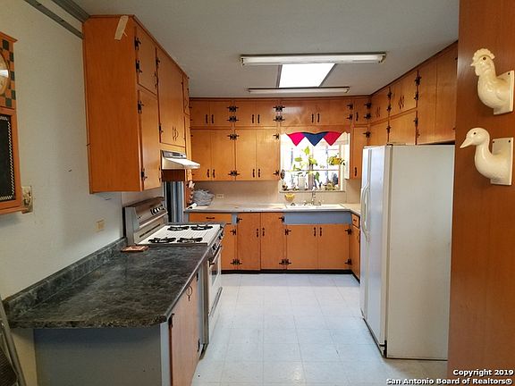 3rd image of 642 Monticello Ct