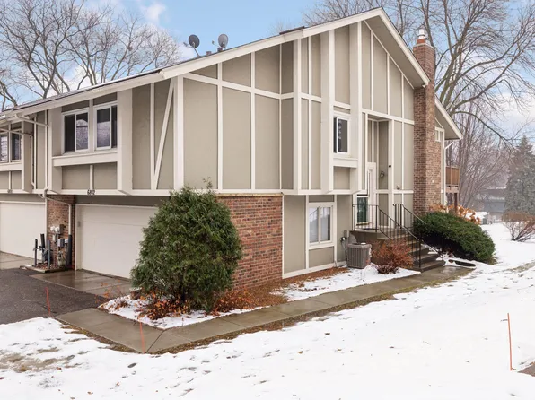 6802 Buckingham Ct, Woodbury, MN 55125