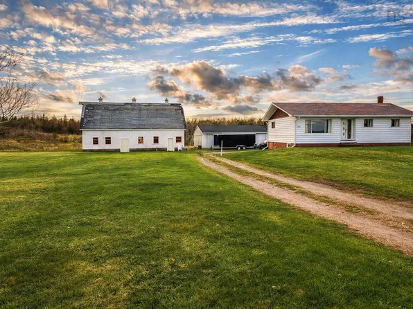 Neville St, Reserve Mines, NS B1E 1G5