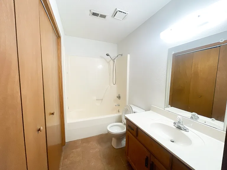 1547 Belair Dr — Photo 4