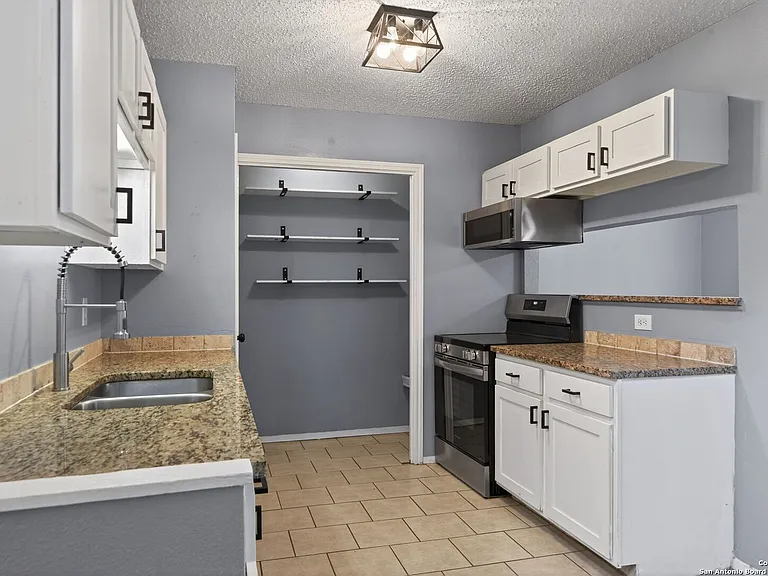2415 Moss Ter — Photo 11