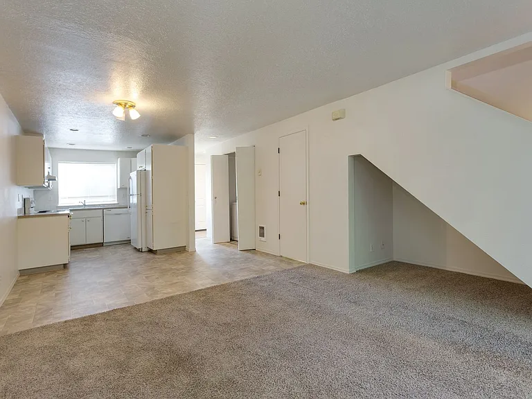 228 SE 106th Ave — Photo 7