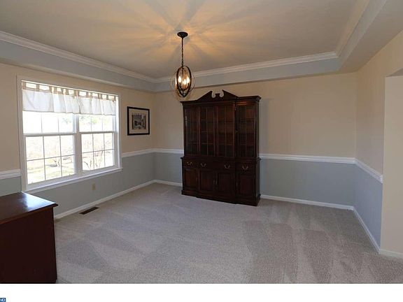 4th image of 5 Woodsview Dr