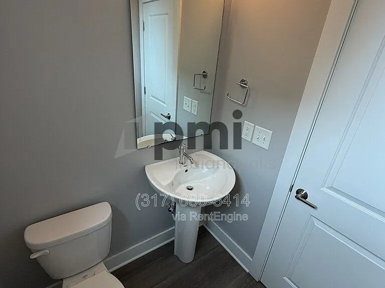 604 E 10th St — Photo 11