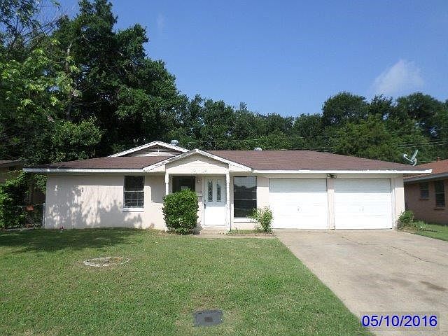 1st image of 815 Elaine Dr