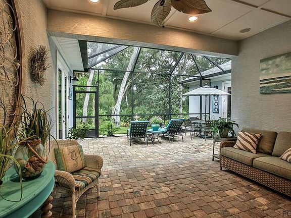 5th image of 4 Shady Oak Ln