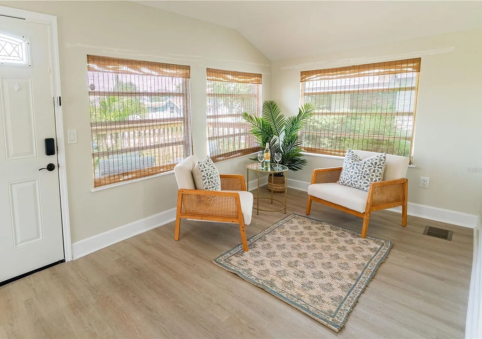 Beautifully Updated 3-Bed, 2-Bath Beach Home — Photo 3