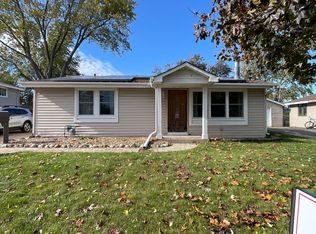 1260 Navajo Dr, Carpentersville, IL 60110