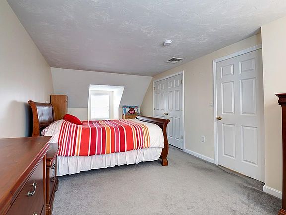 4th image of 25 W Howard St Unit E2