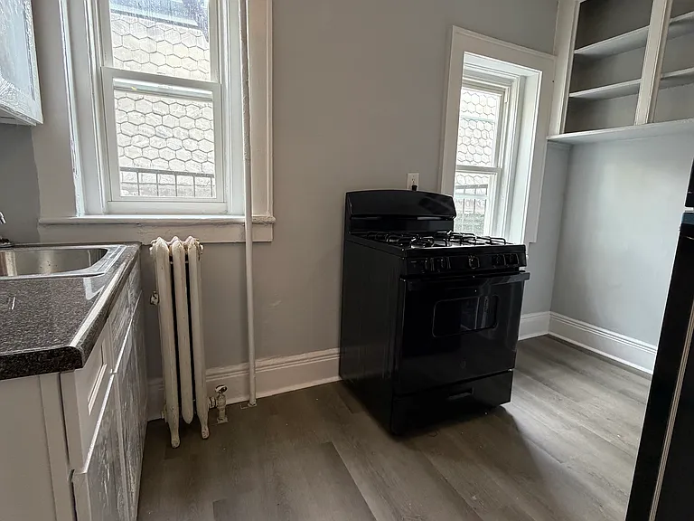107 Elm St #5 — Photo 6