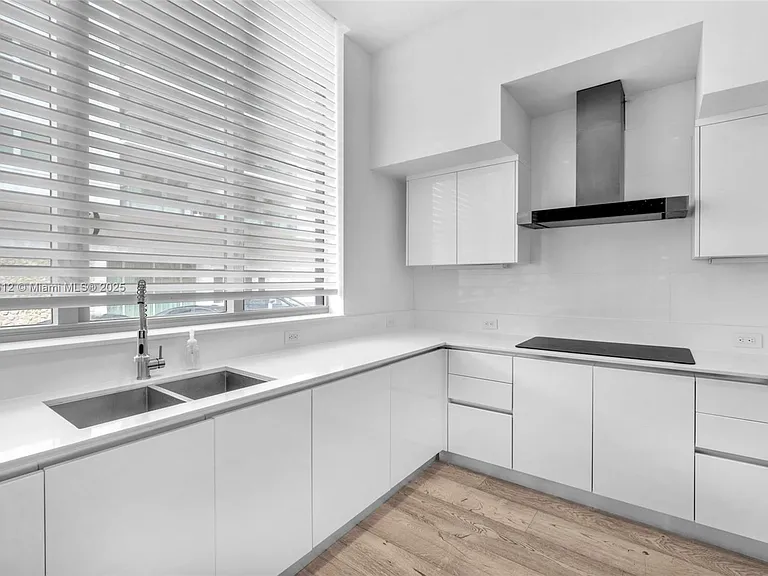 9501 Collins Ave #1 — Photo 23