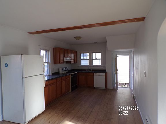 5th image of 2314 S Burdick St