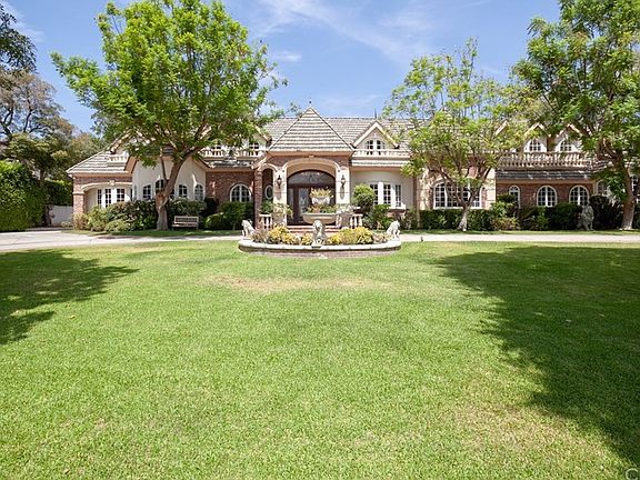 4th image of 1015 Singing Wood Dr