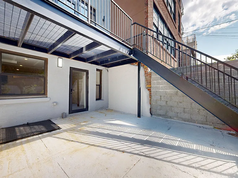 16 1st Pl #1 — Photo 20