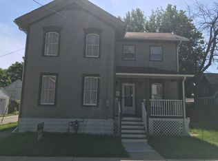 209 Blackhawk Ave, Aurora, IL 60506