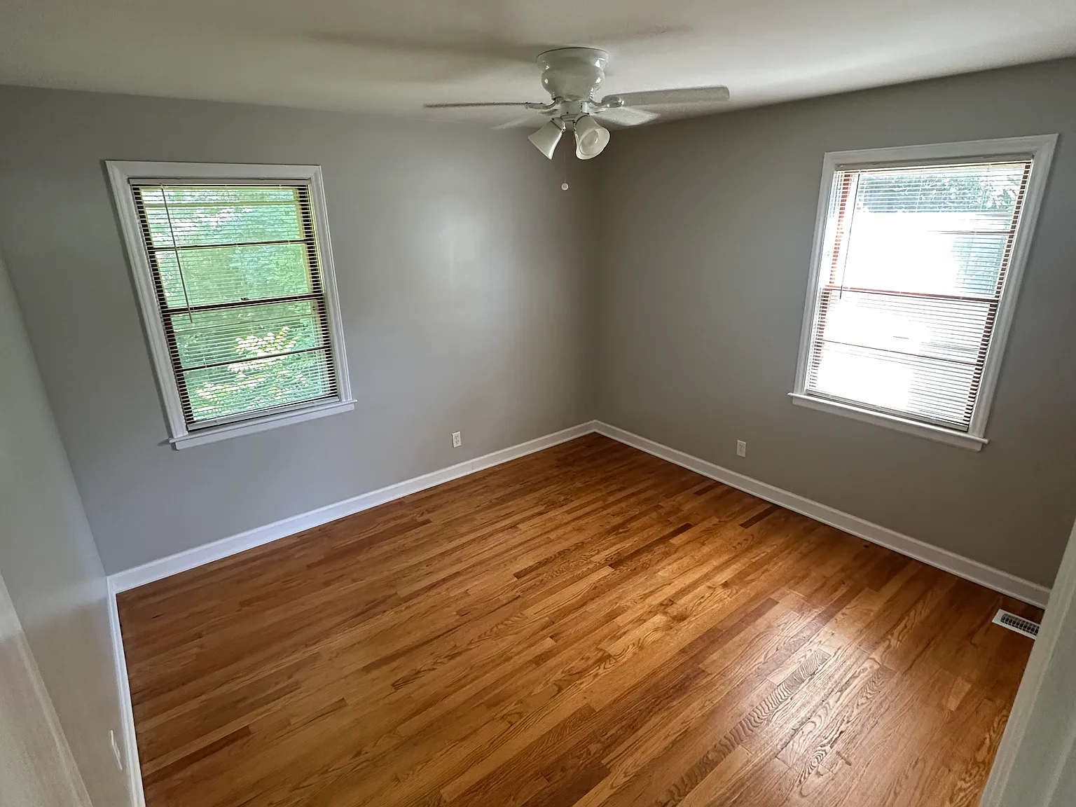 3 bed, 976 sqft, $1,850 — Photo 4