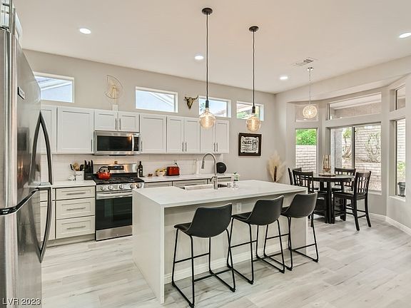 4th image of 2605 Byron Dr
