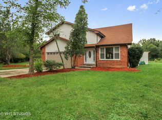 24207 S Walden Ln, Crete, IL 60417