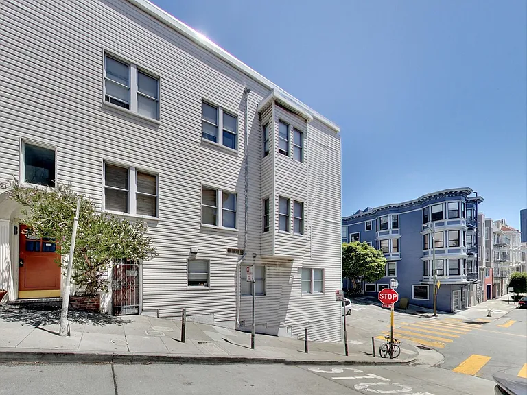 394 Union St — Photo 17