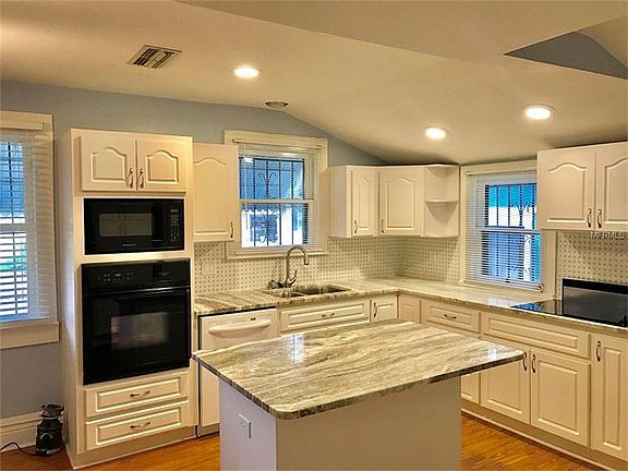 3rd image of 501 W Cherry St