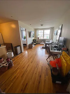 Rented by Standard Living Realty Inc | media 32