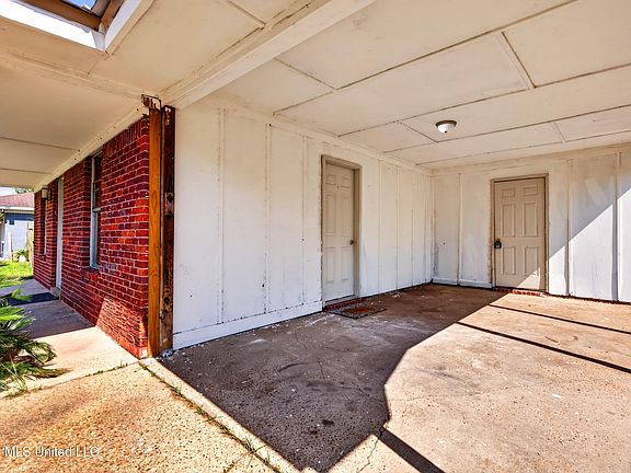 4th image of 3829 Jody St
