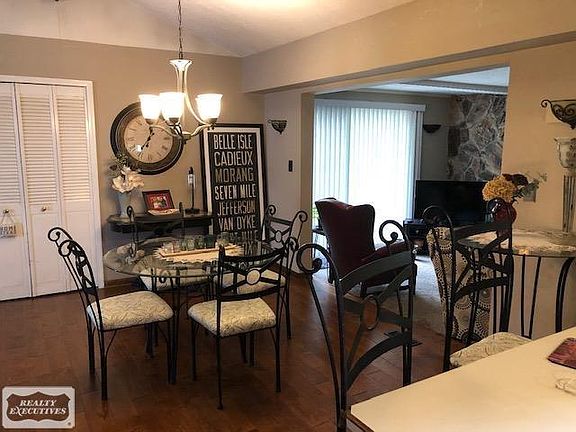 5th image of 6222 Thorneycroft Dr